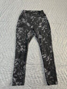 Gymshark Kathryn Kendra Cropped Leggings Woman’s Small Black Camo Scrunch Butt